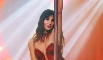 تعمل في ملهى ليلي.. النجمة التركية توبا بويوكستون تثير الجدل في فيلمها الأخير (فيديو)