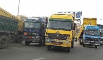 بالصور.. الجيش الاسرائيلي يهدد الشاحنات! بالصور.. الجيش الاسرائيلي يهدد الشاحنات!