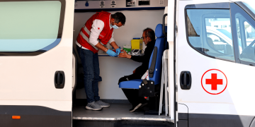 القطاع الصحي في لبنان تحت النار النازحون والمسعفون يدفعون الثمن القطاع الصحي في لبنان تحت النار النازحون والمسعفون يدفعون الثمن