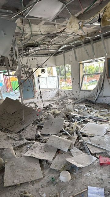 بالصور: مشاهد الدمار جراء سقوط صاروخ انشطاري في منطقة ريشون لتسيون