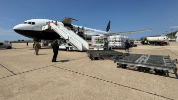 وصول طائرة محملة بالأدوية وآلاف الأطقم المنزلية إلى مطار بيروت