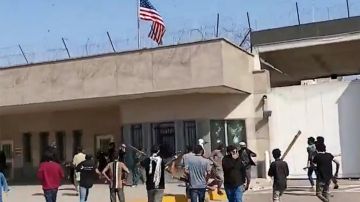 بالفيديو: اقتحام القنصلية الأميركية في كراتشي بباكستان