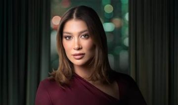 عناق وقبلات قصي خولي لجنيفر عازار تثير الجدل (فيديو) عناق وقبلات قصي خولي لجنيفر عازار تثير الجدل (فيديو)