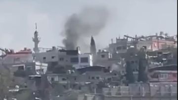 بالفيديو: الدخان يتصاعد من مخيم المية ومية