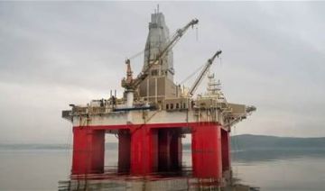 بعد إعلان إيران فتح مضيق هرمز.. خسارة أسبوعية حادة لأسعار النفط