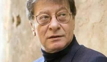  محمود درويش ينتفض على انكسار الضوء 