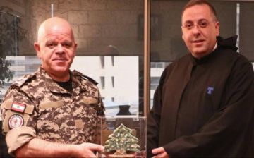 الأب بوعبود على رأس وفد من المعهد الفني الأنطوني زار أمن الدولة مقدما التعازي للواء لاوندوس بشهداء المديرية