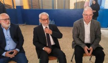 حيدر زار مراكز النازحين في فرن الشباك وبرج حمود