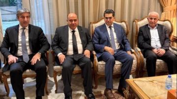 الرؤساء الثلاثة ووزراء وسفراء ونواب وشخصيات عزوا سفير الاردن بوالدته