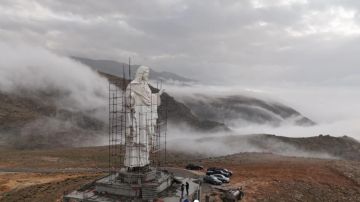 القاع ترفع رسالتها من على جبل الصليب