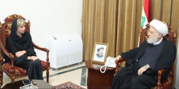 الخطيب استقبل بلاسخارت: نحضر لقمة روحية لتخفيف التوتر ومنع أي فتنة ونرفض إهانة عون أو تهديده