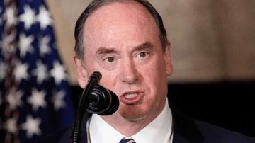  البنتاغون الأميركي يعلن مغادرة وزير البحرية منصبه