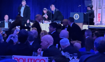 بالفيديو.. إليكم القصة كاملة لما حصل خلال عشاء مراسلي البيت الأبيض 