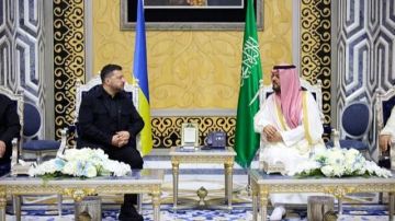الرئيس الاوكراني يصل الى جدة الرئيس الاوكراني يصل الى جدة