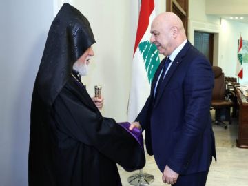 لقاءات روحية ونيابية ودبلوماسية وأمنية في قصر بعبدا