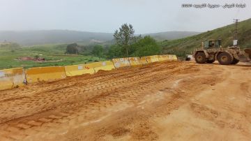 بالصور: الجيش يفتج طرقات وجسورا في الجنوب