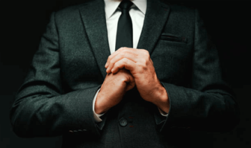 مسؤول لبناني ينصاع لضغط الفايسبوك