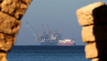 العقود الآجلة لخام برنت ترتفع 5 دولارات للبرميل بعد أنباء عن غارات جوية في إيران