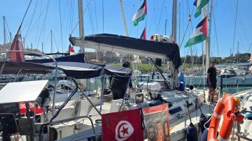 بحرية الاحتلال تعتدي على أسطول الصمود العالمي قرب اليونان وتحتجز عددا من سفنه