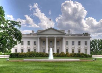 موظفون في البيت الأبيض يستغلون مناصبهم للمراهنة في أسواق العقود الآجلة وسط الحرب على إيران