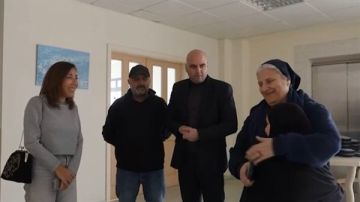 الراهبة الاخت ريتا خوري تستقبل النازحين في دير المطلة بمحبة واحترام ودون تمييز