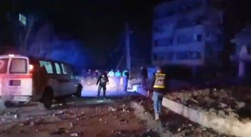 بالفيديو: دمار كبير وإصابات بعد الغارة في صور بالفيديو: دمار كبير وإصابات بعد الغارة في صور