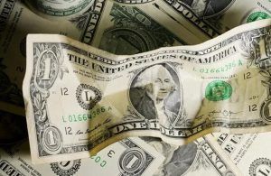 صحيفة: تشديد قبضة إيران على مضيق هرمز ستقوض مكانة البترودولار