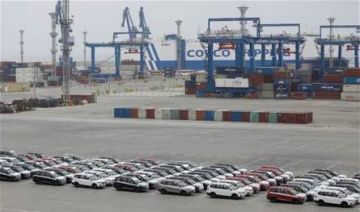 ديمقراطيون يطالبون ترامب بحظر السيارات الصينية