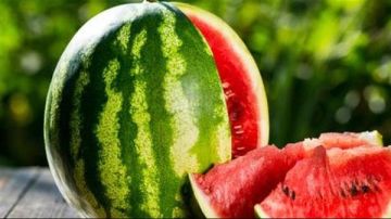 بطيخ مرشوش ومسرطن في الأسواق.. وهذا ما أعلنته وزارة الزراعة