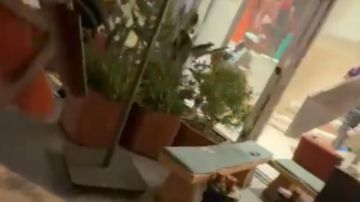 بالفيديو: إشكال في مطعم... على خلفية سياسية!