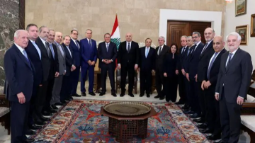 رئيس الجمهورية أمام وفد الهيئات الاقتصادية : الملف اللبناني بات اليوم على طاولة الرئيس الأميركي وهذه فرصة علينا الاستفادة منها للعبور ببلدنا الى شاطئ الأمان والسلام