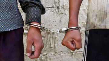 توقيف مروجي مخدرات ودراجتهما... بالجرم المشهود توقيف مروجي مخدرات ودراجتهما... بالجرم المشهود