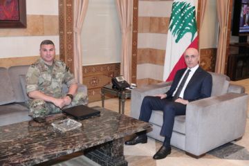 الوزير الحجار خلال استقباله العميد كفوري: لضرورة إعطاء الأولوية المطلقة للحفاظ على الأمن في المطار الوزير الحجار خلال استقباله العميد كفوري: لضرورة إعطاء الأولوية المطلقة للحفاظ على الأمن في المطار