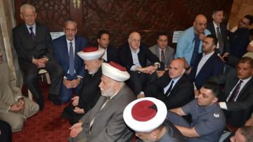 ميقاتي أدى صلاة العيد في طرابلس ميقاتي أدى صلاة العيد في طرابلس
