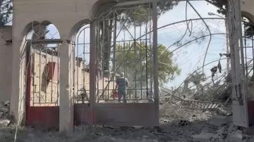 بالفيديو: دمار بعد غارة عنيفة بالفيديو: دمار بعد غارة عنيفة