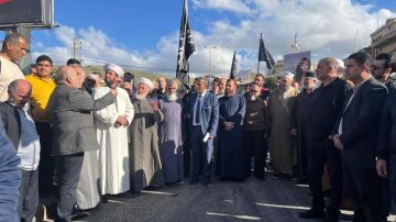 وقفة في مجدل عنجر تحت عنوان الشيخ أحمد الأسير أولا وقفة في مجدل عنجر تحت عنوان الشيخ أحمد الأسير أولا