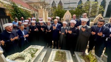 دريان زار ضريح الشيخ حسن خالد: نحاول دائما أن نجمع الداخل لكي لا تتفاقم النزاعات دريان زار ضريح الشيخ حسن خالد: نحاول دائما أن نجمع الداخل لكي لا تتفاقم النزاعات