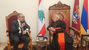 البطريرك ميناسيان يلتقي سفير مصر البطريرك ميناسيان يلتقي سفير مصر