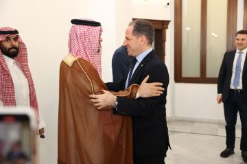 الجميل التقى البخاري في زيارة وداعية الجميل التقى البخاري في زيارة وداعية