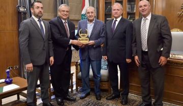 بري عرض مع مرقص وافرام الأوضاع في لبنان وحبيب يسلمه اليوبيل الذهبي لمصرف الإسكان بري عرض مع مرقص وافرام الأوضاع في لبنان وحبيب يسلمه اليوبيل الذهبي لمصرف الإسكان
