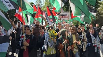تظاهرة في برلين تضامنا مع فلسطين ورفضا للعدوان الإسرائيلي تظاهرة في برلين تضامنا مع فلسطين ورفضا للعدوان الإسرائيلي