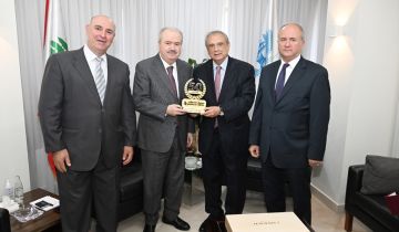 جابر يجدد أمام حبيب دعمه لمصرف الإسكان.. ويلتقي طلابا جامعيين جابر يجدد أمام حبيب دعمه لمصرف الإسكان.. ويلتقي طلابا جامعيين