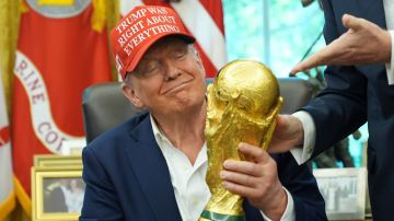 هل يرفع ترامب كأس العالم؟ هل يرفع ترامب كأس العالم؟