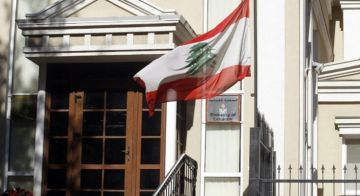 السفارة اللبنانية في واشنطن: السلطات اللبنانية تلقت تأكيدا بموافقة حزب الله على المقترح الأميركي الذي يقضي بوقف متبادل للهجمات السفارة اللبنانية في واشنطن: السلطات اللبنانية تلقت تأكيدا بموافقة حزب الله على المقترح الأميركي الذي يقضي بوقف متبادل للهجمات