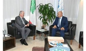 جابر بحث مع خريش في تسهيل صرف احتياجات الدفاع المدني جابر بحث مع خريش في تسهيل صرف احتياجات الدفاع المدني