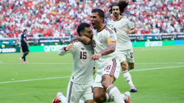 إسبانيا تهزم الأوروغواي وتحسم صدارة مجموعتها بكأس العالم