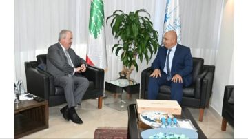 جابر بحث مع خريش في تسهيل صرف احتياجات الدفاع المدني وعرض مع خليل لضبط الحدود منعا للتهريب جابر بحث مع خريش في تسهيل صرف احتياجات الدفاع المدني وعرض مع خليل لضبط الحدود منعا للتهريب
