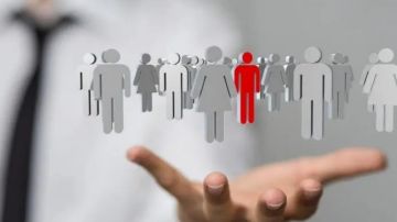 وسط الأزمات... سلاح نوعي قد يغير المجتمع! وسط الأزمات... سلاح نوعي قد يغير المجتمع!