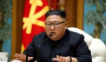 كيم جونغ أون يعلن تجهيز بحرية كوريا الشمالية بأسلحة نووية كيم جونغ أون يعلن تجهيز بحرية كوريا الشمالية بأسلحة نووية