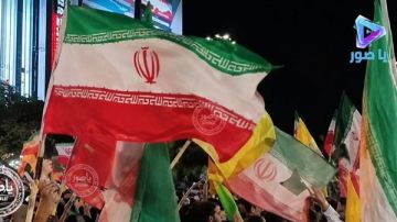 الجماهير الايرانية تحتشد وتهتف فرحا بعد اسناد لبنان الجماهير الايرانية تحتشد وتهتف فرحا بعد اسناد لبنان